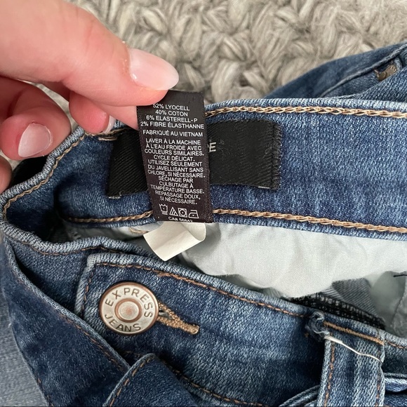 Express bell flare high rise jeans. Size 10s 9033 - Picture 6 of 9